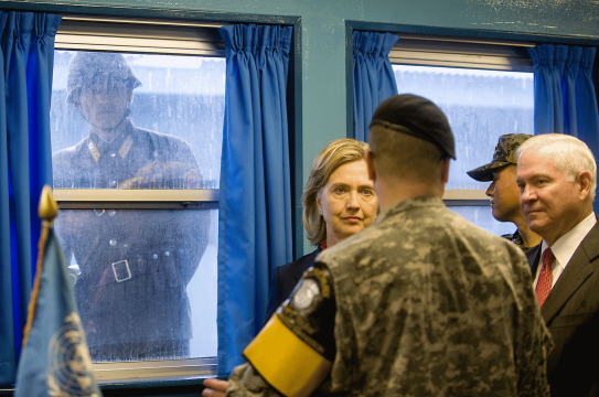 Clinton_and_Gates_on_DMZ